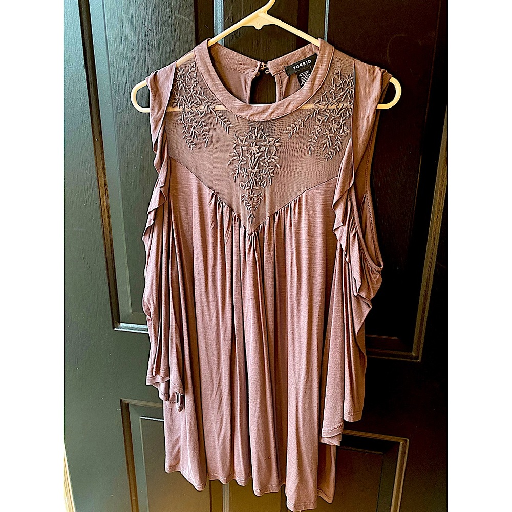 💜 Torrid Sz 2 Embroidered Blouse